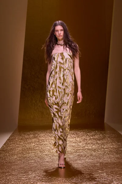 Look 14